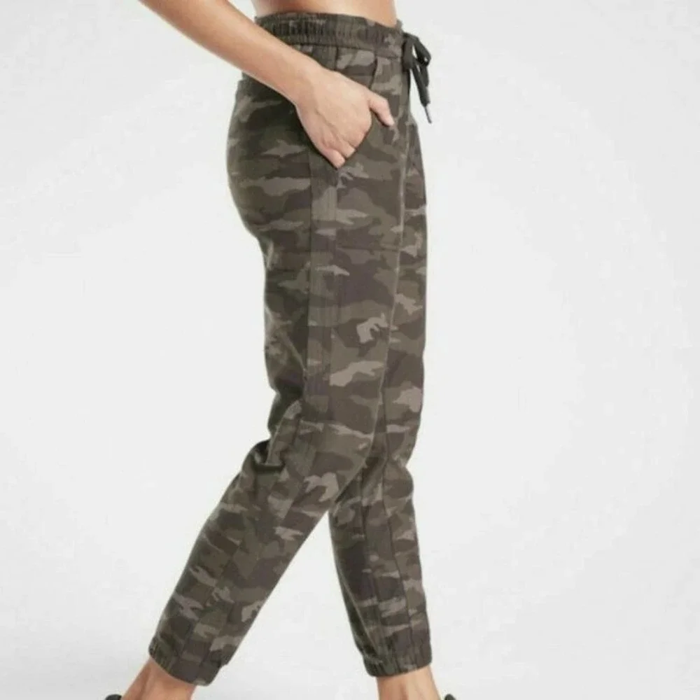 Athleta Camo Farallon Joggers size 26